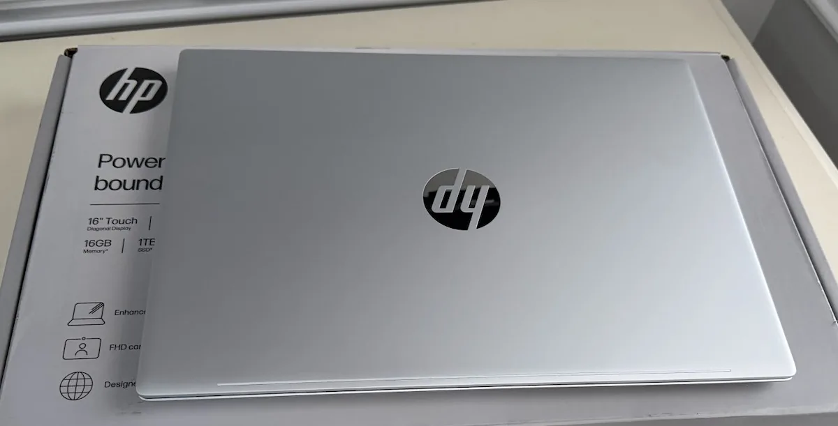 HP OmniBook 5 16-af1017wm silver laptop closed on top of its retail box